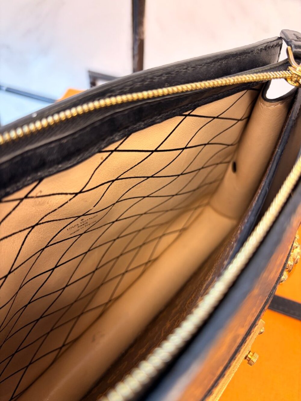 Louis Vuitton - Picture 4 of 6